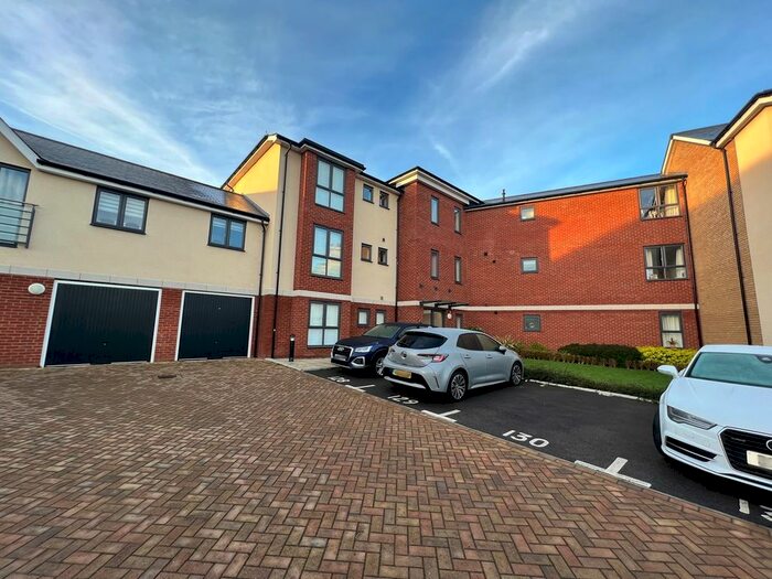 2 Bedroom Flat To Rent In Hindmarsh Crescent, Northfleet, Gravesend DA11