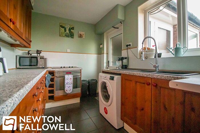 3 Bedroom Terraced House For Sale In Clinton Rise, Gamston, DN22