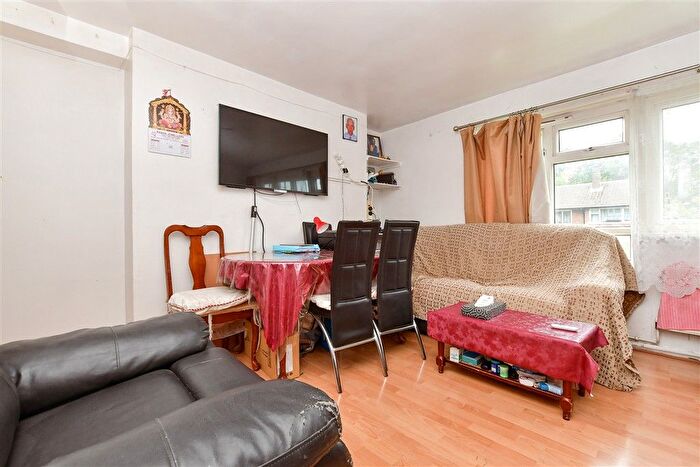 2 Bedroom Flat For Sale In Shrublands Avenue, Croydon, Surrey, CR0