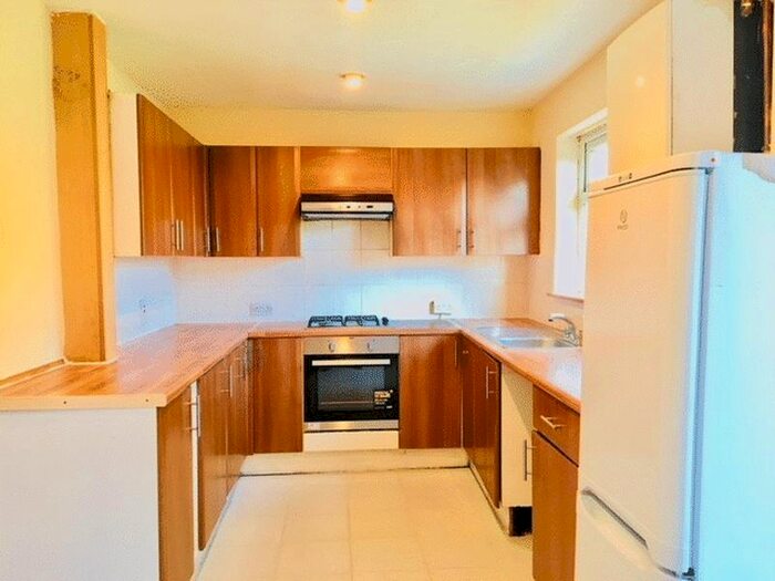 2 Bedroom Flat To Rent In Winton Close, Edmonton, London, N9
