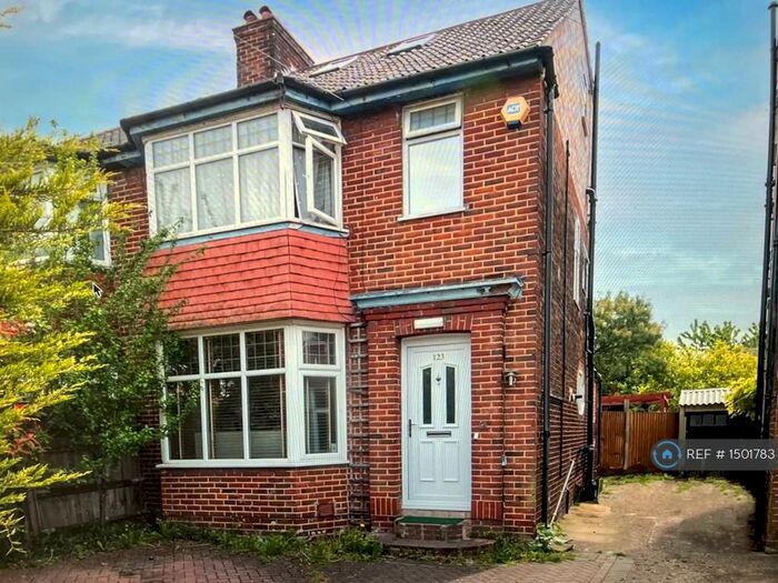 5 Bedroom Semi-Detached House To Rent In Cheviot Gardens, London, NW2