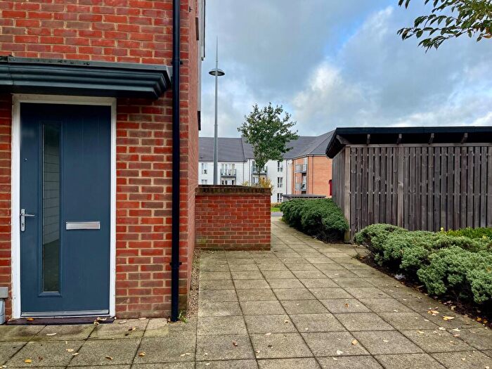 2 Bedroom Apartment To Rent In Turnpike Lane, Faygate, Horsham, RH12