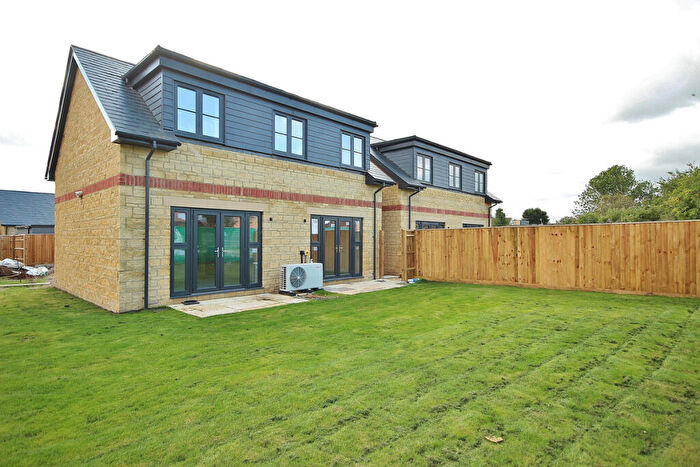 3 Bedroom Detached House For Sale In Milestone Gardens, Carterton, OX18