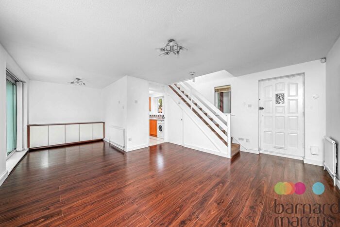 3 Bedroom Property To Rent In Marshalls Close, London, N11