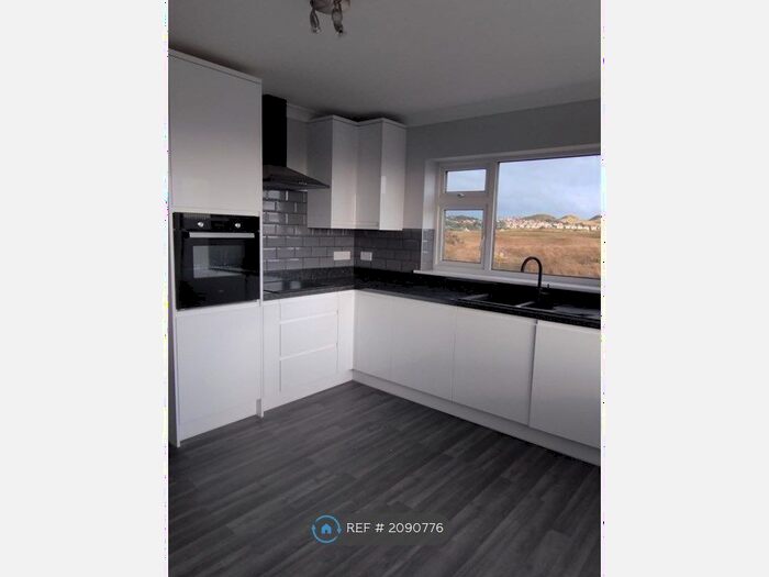 2 Bedroom Flat To Rent In Trinity Crescent, Llandudno, LL30