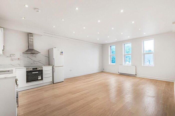 2 Bedroom Flat To Rent In Peckham High Street, London, SE15