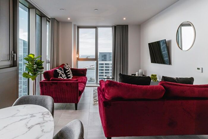 3 Bedroom Flat To Rent In William Jessop Way, Liverpool, L3