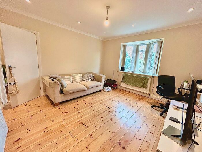 1 Bedroom Flat To Rent In West Barnes Lane, New Malden, KT3