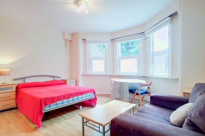 Studio To Rent In Russell Road, Kensington, W14