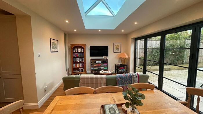 2 Bedroom Flat To Rent In Orlando Road, London, SW4