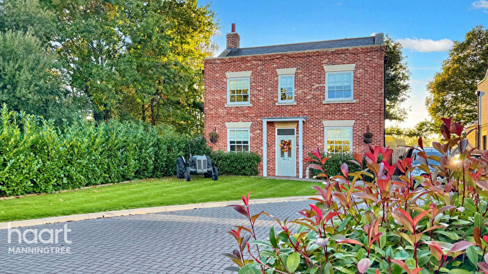 4 Bedroom Detached House For Sale In Hunters Court, Manningtree, CO11