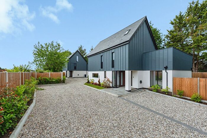 4 Bedroom Detached House For Sale In Kingfield Green, Woking, Surrey, GU22