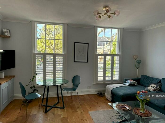 2 Bedroom Flat To Rent In Grosvenor Park, London, SE5