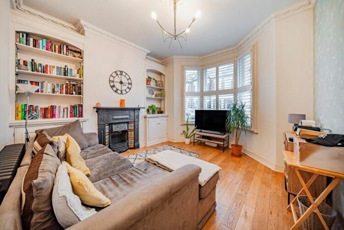 2 Bedroom Apartment To Rent In Broxash Road Battersea, SW11