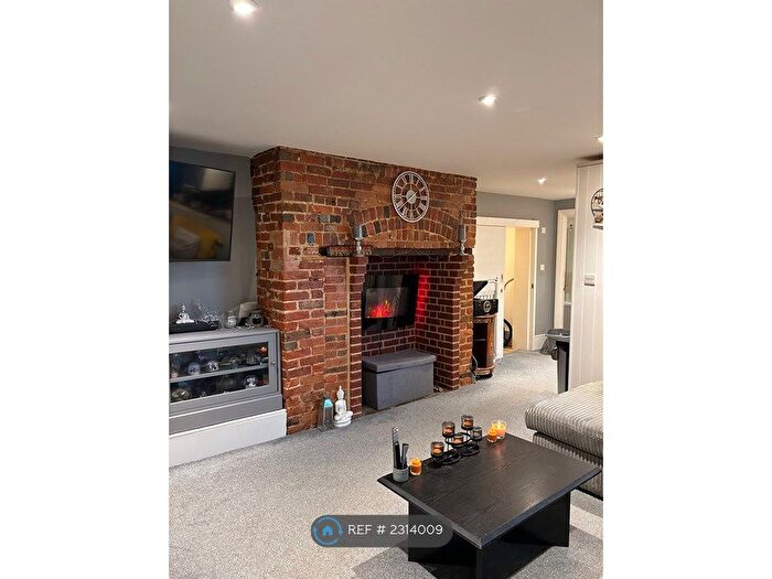 1 Bedroom Flat To Rent In East Street, Alresford, SO24