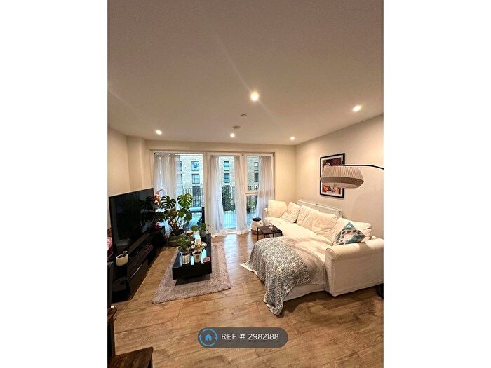 3 Bedroom Flat To Rent In Blackhorse View - Gadwall House, London, E17
