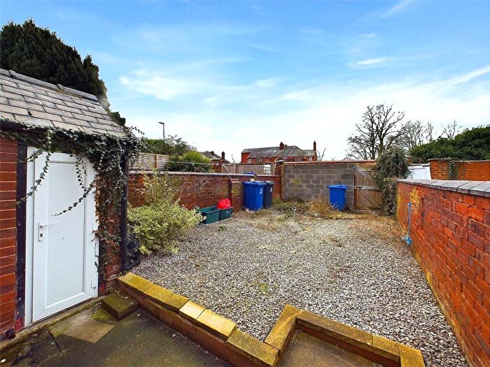 5 Bedroom Terraced House For Sale In Earlesmere Avenue, Doncaster, South Yorkshire, DN4