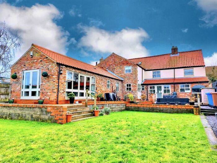 4 Bedroom End Of Terrace House For Sale In High Street, Withernwick, Hull, HU11