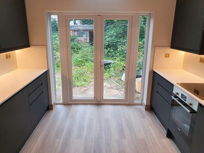 3 Bedroom Flat To Rent In Templars Avenue, London, NW11