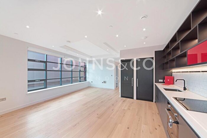 2 Bedroom Apartment For Sale In Defoe House, London City Island, London, E14