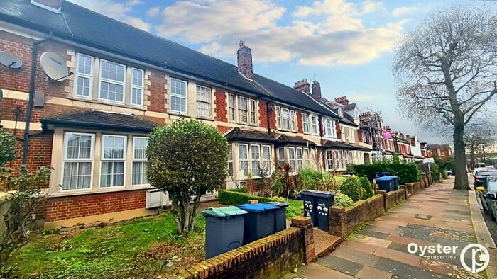 2 Bedroom Flat To Rent In The Limes Avenue, London, N11