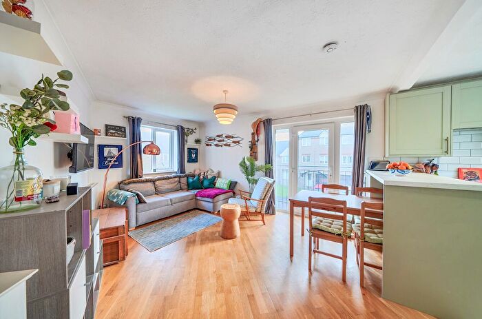 1 Bedroom Flat For Sale In Norbury Avenue, Watford, WD24