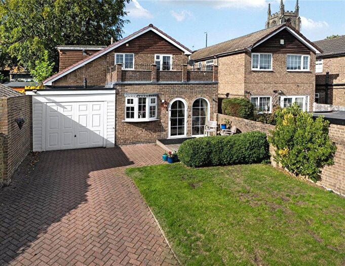 4 Bedroom Detached House For Sale In South Parade Close, Pudsey, West Yorkshire, LS28