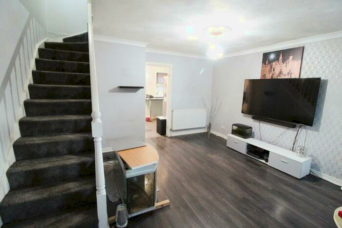 3 Bedroom Semi-Detached House To Rent In Melton Street, Heywood, OL10