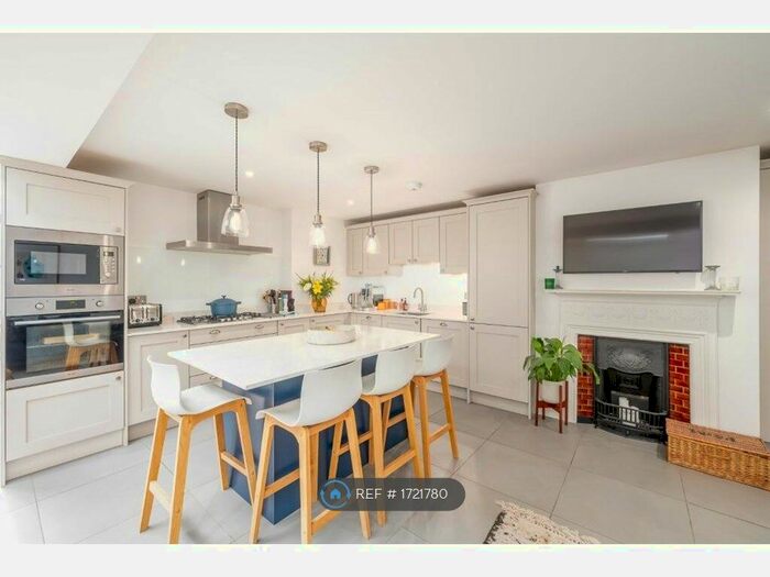 2 Bedroom Maisonette To Rent In Klea Avenue, London, SW4