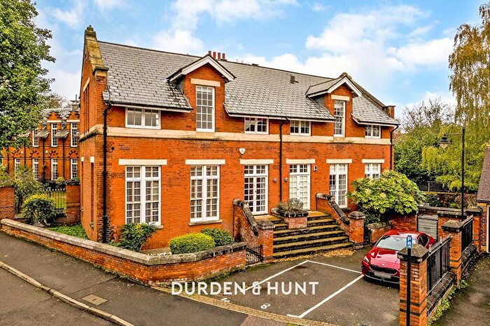 3 Bedroom Semi Detached House For Sale In Victory Road, London, E11