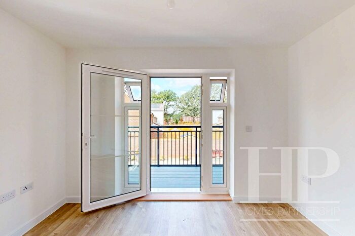 2 Bedroom Flat To Rent In Meadowsweet House, Crosswater Road, RH10