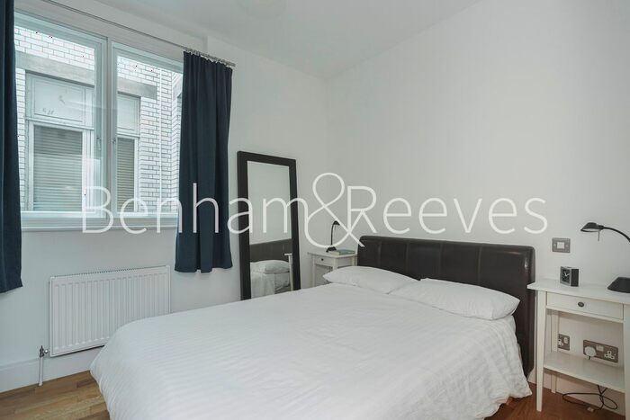 2 Bedroom Flat To Rent In Bride Court, Fleet Street, City, EC4Y