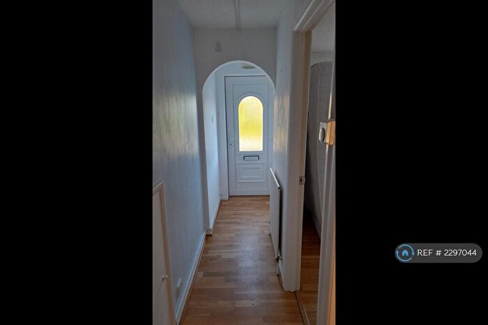 1 Bedroom Flat To Rent In Townsend Lane, Old Woking, Woking, GU22
