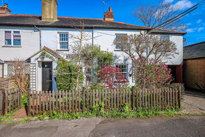 3 Bedroom End Of Terrace House For Sale In School Lane, Liss, Hampshire, GU33