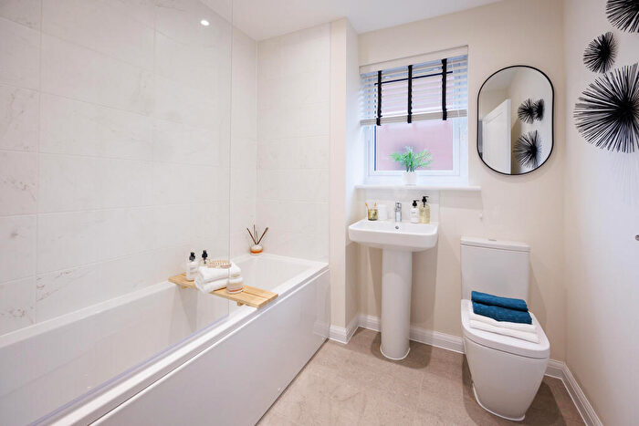 3 Bedroom Semi-Detached House For Sale In Watermill Way, Northampton, NN4