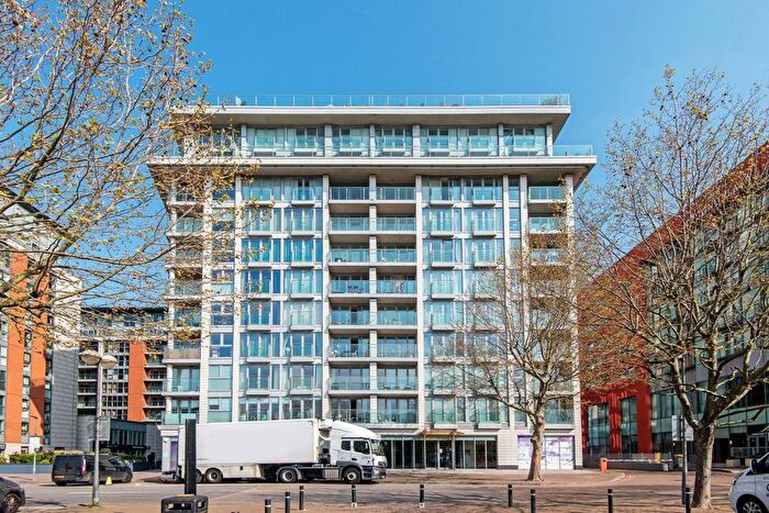 2 Bedroom Flat To Rent In Western Gateway, Royal Victoria Docks, E16