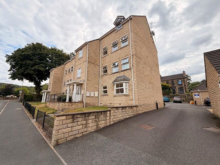 2 Bedroom Flat To Rent In Navigation Drive, Bradford, West Yorkshire, BD10