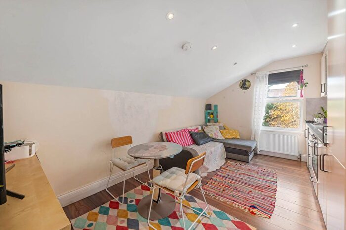 1 Bedroom Semi-Detached House To Rent In Tankerville Road, Streatham, SW16