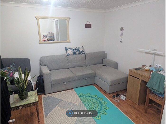 2 Bedroom Flat To Rent In Berwick Road, London, E16