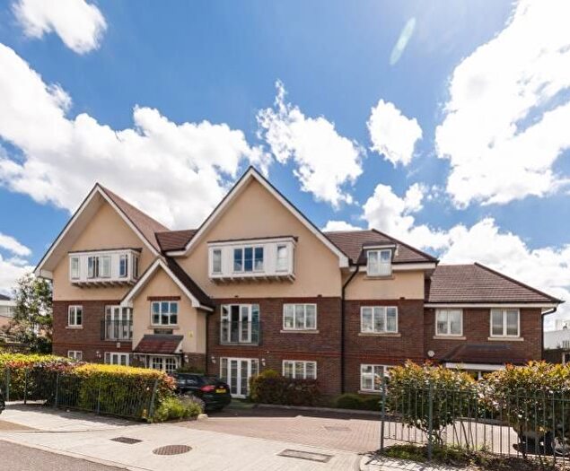 2 Bedroom Flat To Rent In Christopher Court, London, NW4