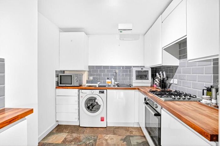 2 Bedroom Flat To Rent In Batwa House, Varcoe Road, SE16