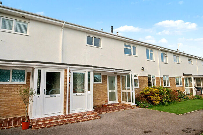 2 Bedroom Apartment For Sale In Overstrand Crescent, Milford On Sea, SO41