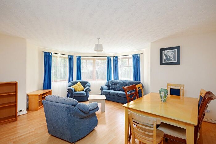 3 Bedroom Flat To Rent In West Bryson Road, Polwarth, Edinburgh, EH11