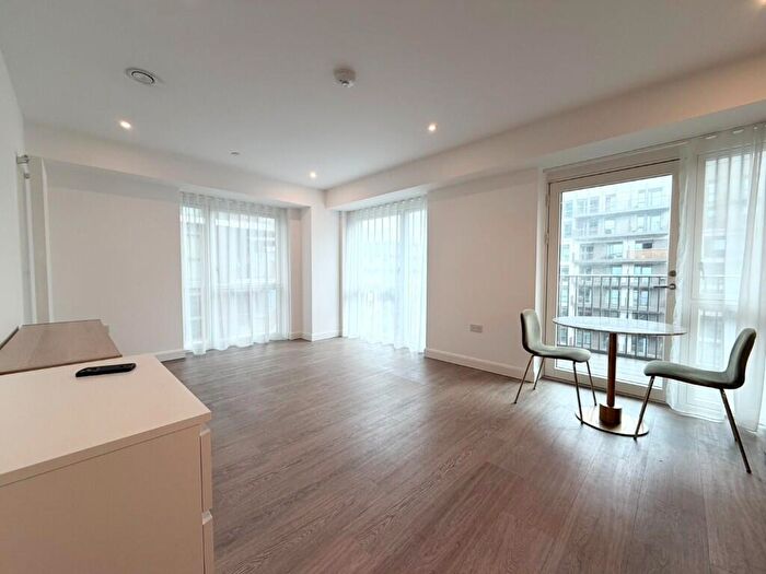 1 Bedroom Flat To Rent In Western Gateway, London, E16