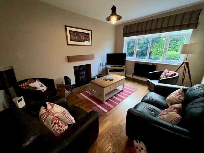 4 Bedroom House To Rent In Mangotsfield Road, Mangotsfield, BS16