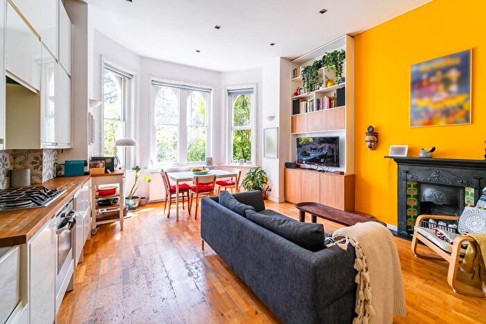 2 Bedroom Flat To Rent In Crescent Road, Crouch End, London, N8