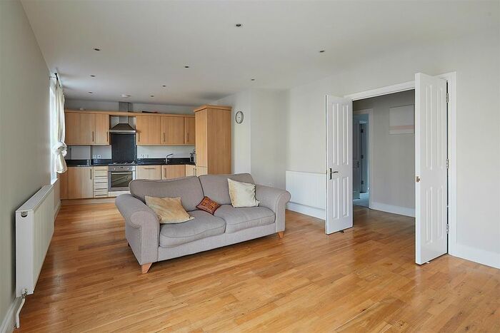 2 Bedroom Flat To Rent In Ferry Quays Courtyard, Brentford, TW8