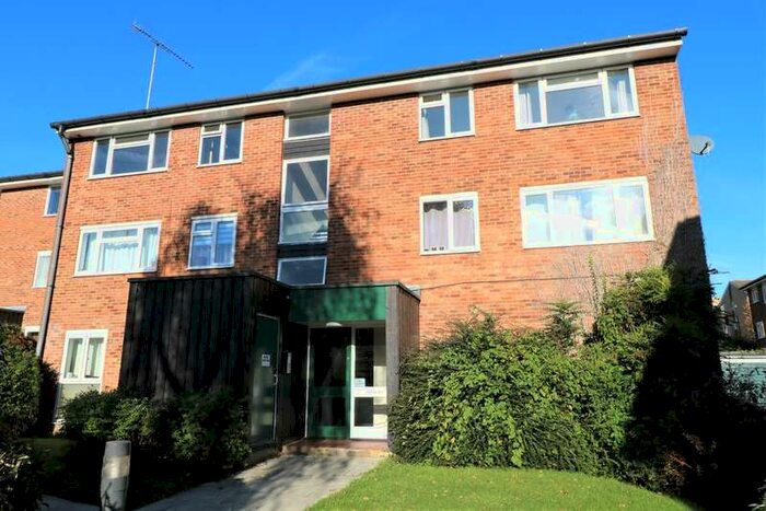 2 Bedroom Flat To Rent In Middlefields, Forestdale, Croydon, Surrey, CR0