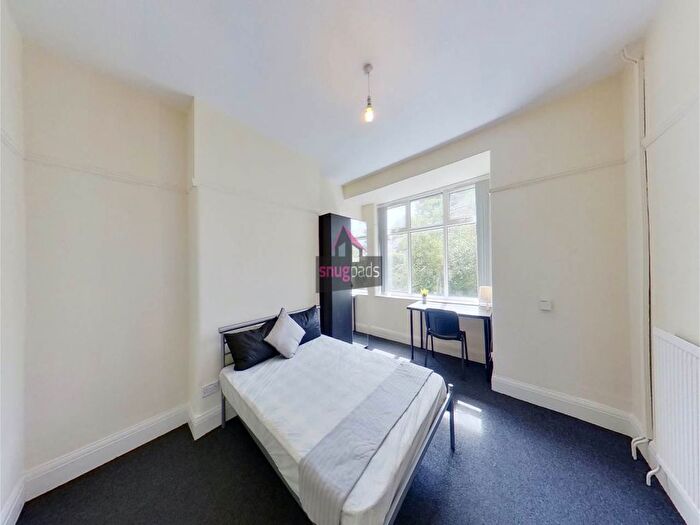 4 Bedroom Semi-Detached House To Rent In Bolton Road, Manchester, M6