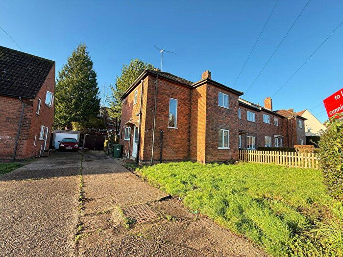 3 Bedroom Semi-Detached House To Rent In Gilchrist Avenue, NN17